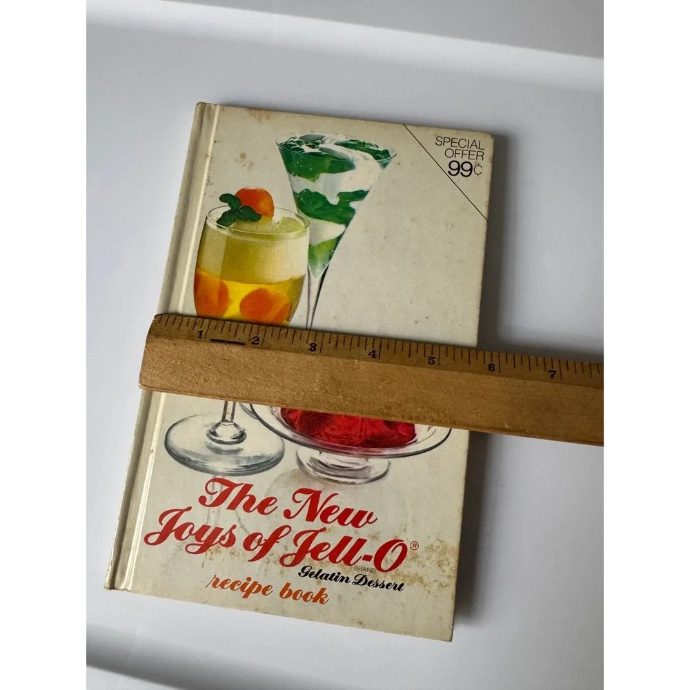 The New‎ Joys of Jell-O Recipe Book 1974 Hardcover General Foods Vintage
